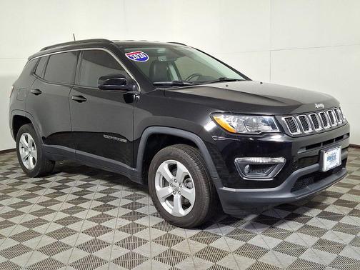 Diamond Black Crystal Pearlcoat 2020 Jeep Compass Latitude