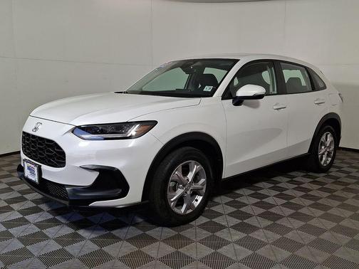 Platinum White Pearl 2023 Honda HR-V LX