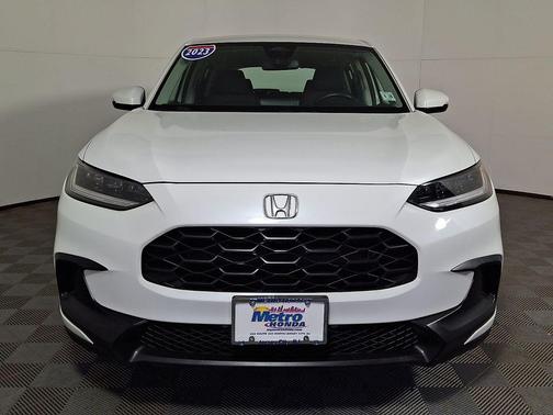 Platinum White Pearl 2023 Honda HR-V LX