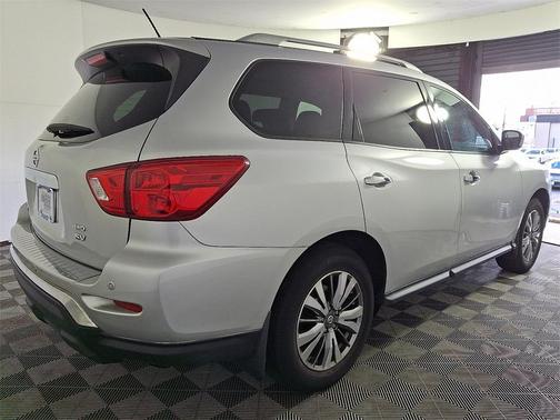 2018 Nissan Pathfinder SV