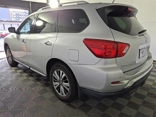 2018 Nissan Pathfinder SV