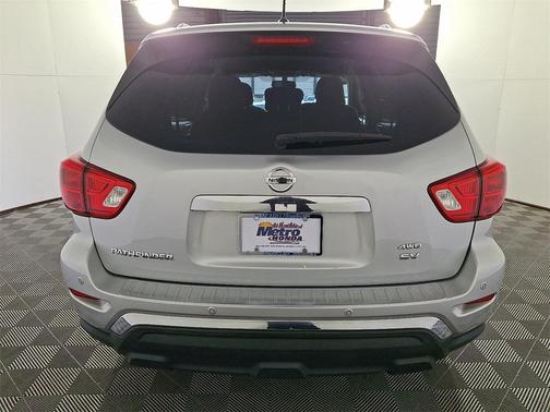 2018 Nissan Pathfinder SV