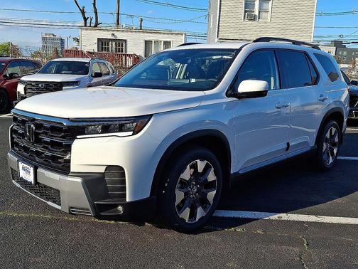 Platinum White Pearl 2026 Honda Pilot Touring 8-Passenger