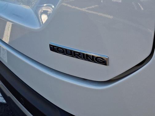Platinum White Pearl 2026 Honda Pilot Touring 8-Passenger