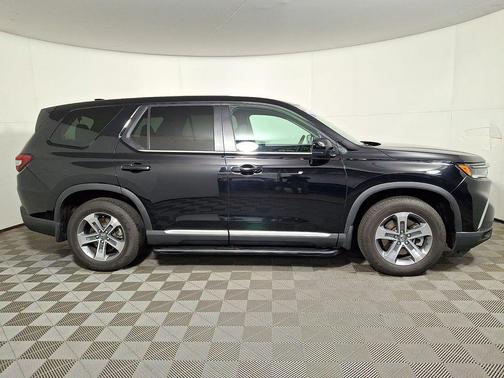 Crystal Black Pearl 2025 Honda Pilot EX-L