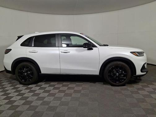 Platinum White Pearl 2025 Honda HR-V AWD Sport