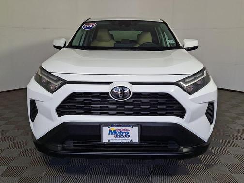 Ice Cap 2023 Toyota RAV4 LE