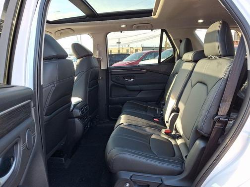 Platinum White Pearl 2026 Honda Pilot Touring 8-Passenger