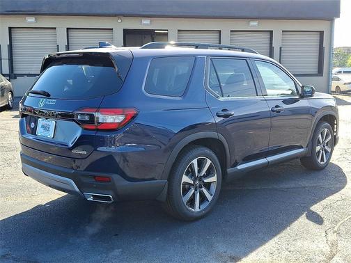 2025 Honda Pilot Touring 8-Passenger