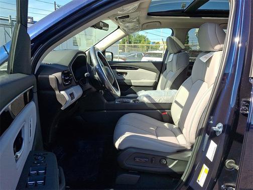 2025 Honda Pilot Touring 8-Passenger