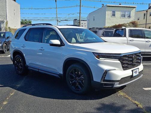 2025 Honda Pilot Touring 8-Passenger