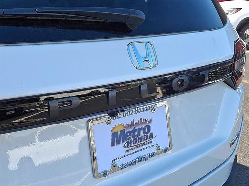 2025 Honda Pilot Touring 8-Passenger