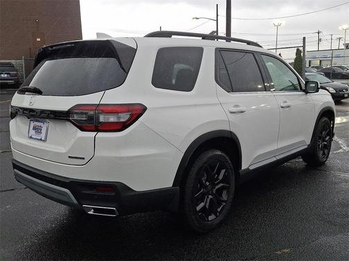 2025 Honda Pilot Touring 8-Passenger