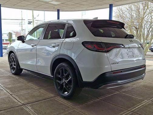 Platinum White Pearl 2023 Honda HR-V AWD Sport