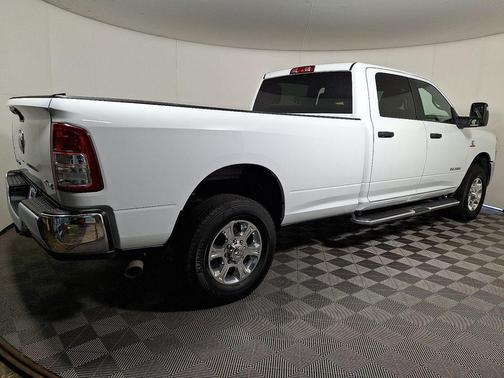 2024 RAM 3500 Big Horn Crew Cab 4x4 8' Box