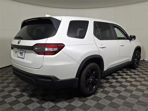 2023 Honda Pilot AWD LX