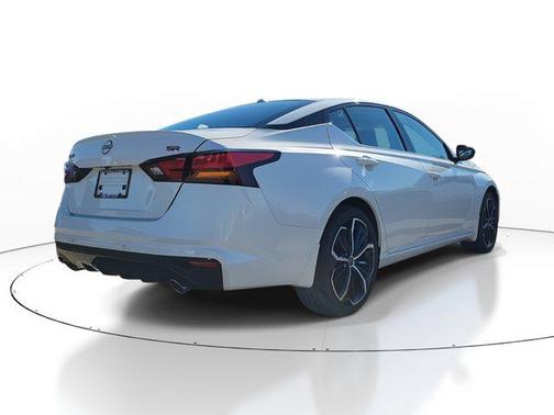 2025 Nissan Altima SR FWD