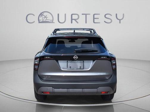 Gun Metallic 2027 Nissan Kicks SV