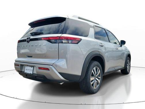 2025 Nissan Pathfinder SL FWD