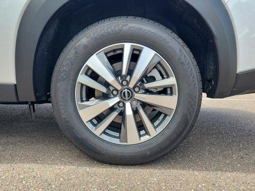 2025 Nissan Pathfinder SL FWD