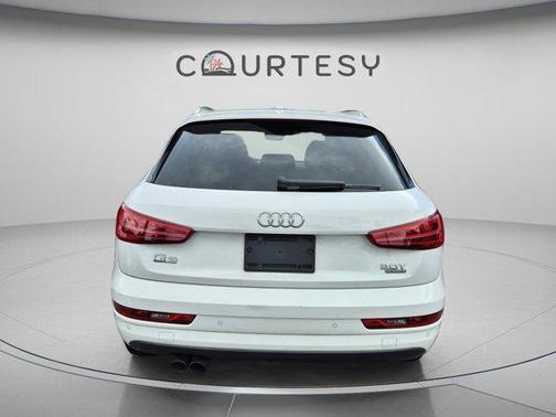 Cortina White 2018 Audi Q3 2.0T Premium Plus