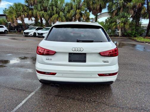 Cortina White 2018 Audi Q3 2.0T Premium Plus