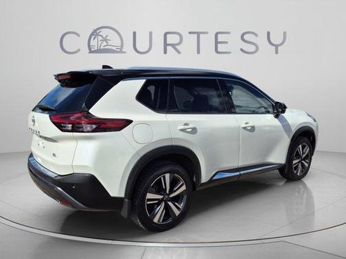 White / Black 2022 Nissan Rogue SL
