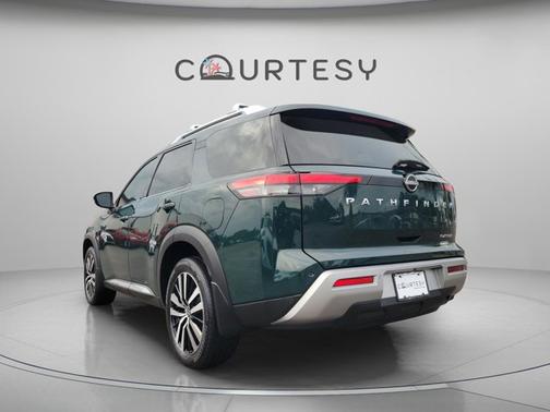 2023 Nissan Pathfinder Platinum