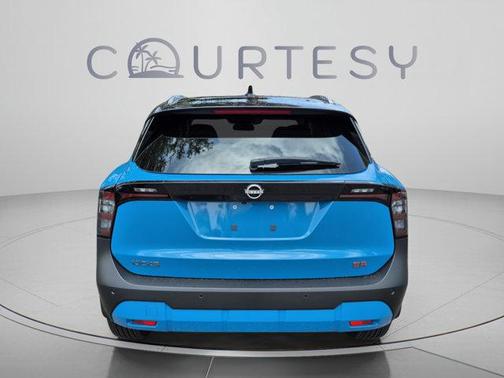 2t Ice Blk Roof 2026 Nissan Kicks SR