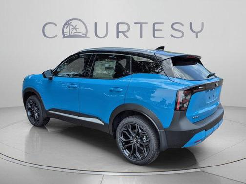 2t Ice Blk Roof 2026 Nissan Kicks SR