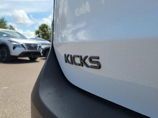 2025 Nissan Kicks SV