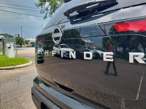 2025 Nissan Pathfinder S FWD