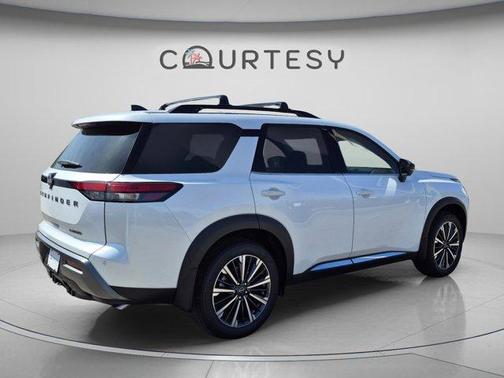 Everest White P 2026 Nissan Pathfinder Platinum