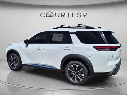 Everest White P 2026 Nissan Pathfinder Platinum