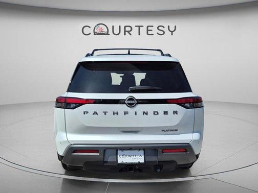 Everest White P 2026 Nissan Pathfinder Platinum