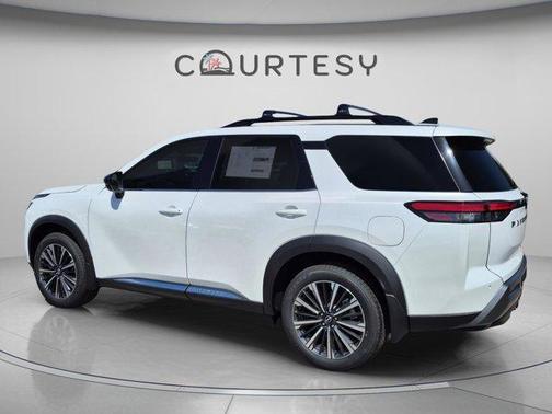 Everest White P 2026 Nissan Pathfinder Platinum