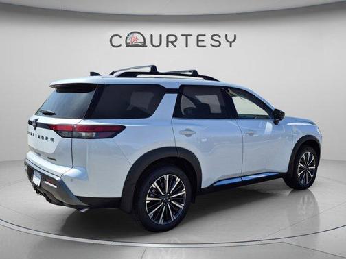 Everest White P 2026 Nissan Pathfinder Platinum