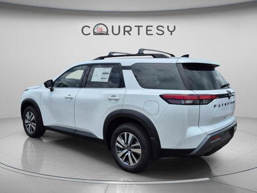 Everest White P 2026 Nissan Pathfinder SL