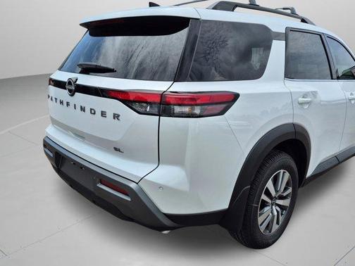 Everest White P 2026 Nissan Pathfinder SL