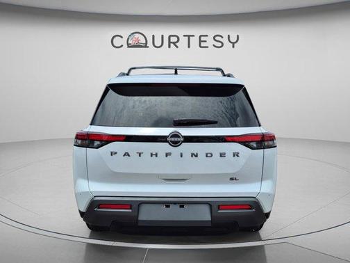 Everest White P 2026 Nissan Pathfinder SL