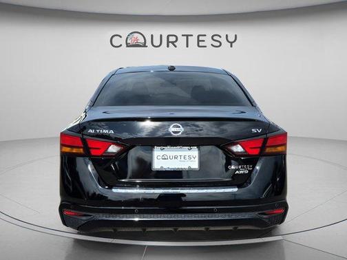 Black 2022 Nissan Altima 2.5 SV