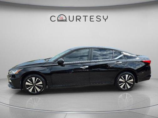 Black 2022 Nissan Altima 2.5 SV