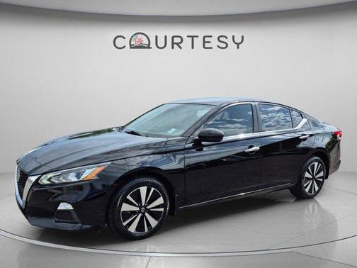 Black 2022 Nissan Altima 2.5 SV