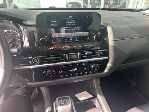 2024 Nissan Pathfinder SL 4WD