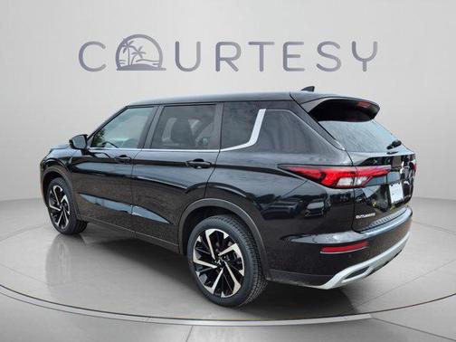 Black Diamond 2024 Mitsubishi Outlander SE
