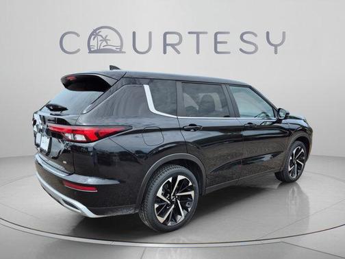 Black Diamond 2024 Mitsubishi Outlander SE