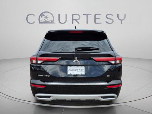 Black Diamond 2024 Mitsubishi Outlander SE