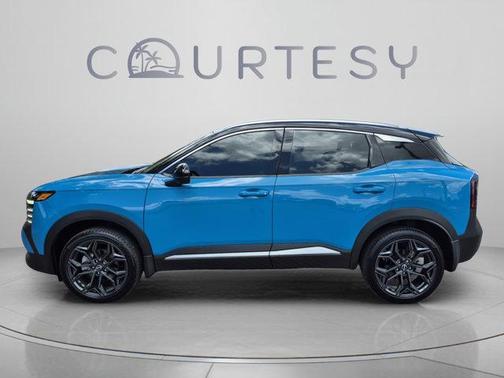 2t Ice Blk Roof 2025 Nissan Kicks SR