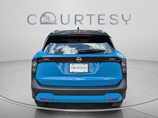 2t Ice Blk Roof 2025 Nissan Kicks SR