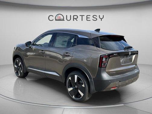 Canyon Bronze M 2026 Nissan Kicks SR